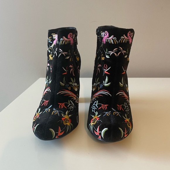 Multicolor floral embroidered black heeled booties size 7 - Picture 2 of 6